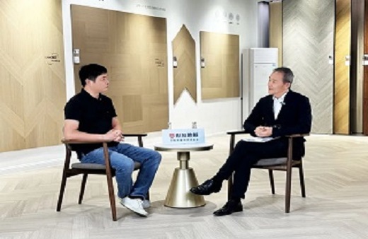 大咖品鑒 行業(yè)堅守|王石再次蒞臨世友地板總部，探尋2024世友新品背后奧秘